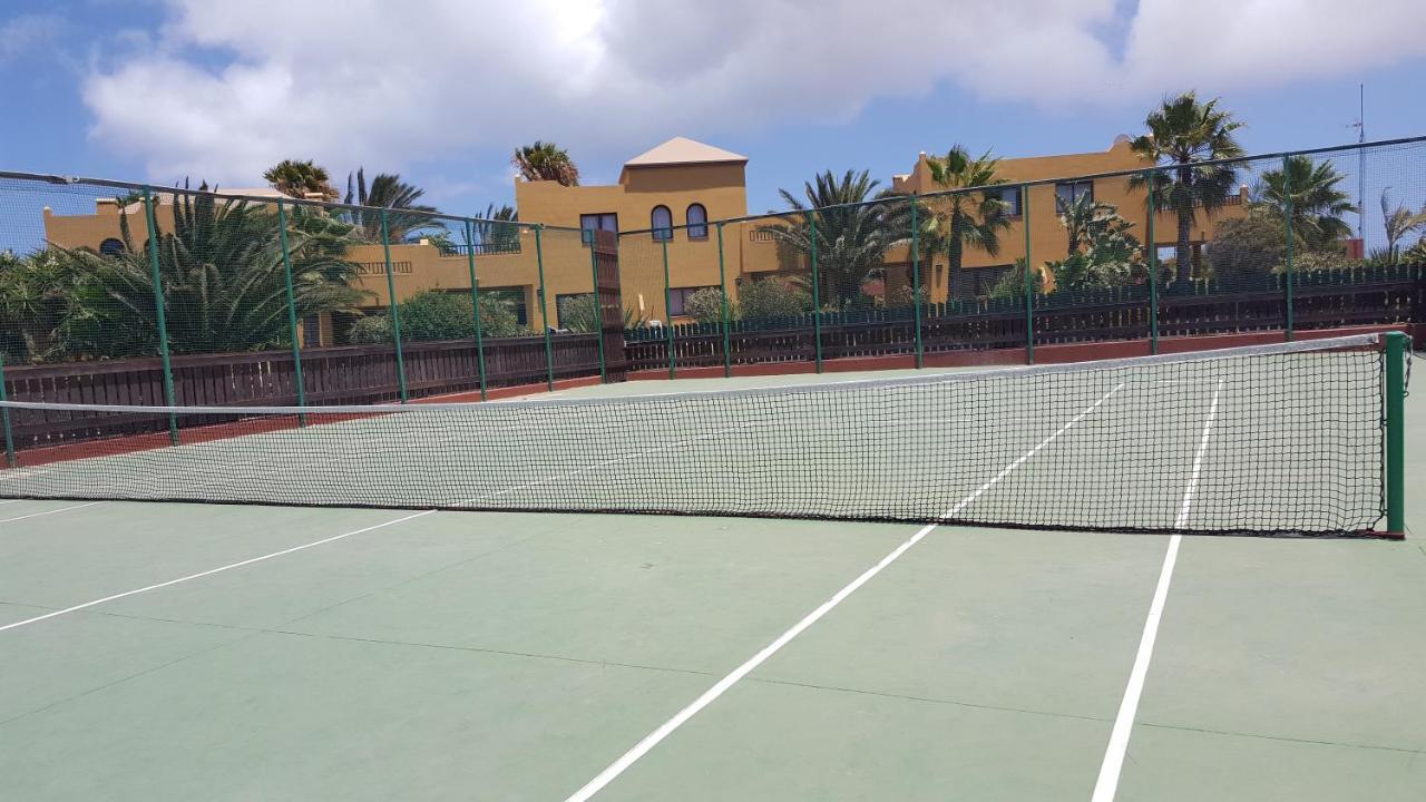 Tamarindo I piscinas de agua salada - fibra óptica Corralejo Exterior foto