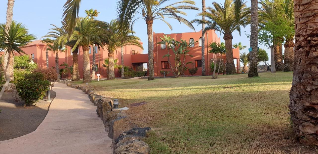 Tamarindo I piscinas de agua salada - fibra óptica Corralejo Exterior foto