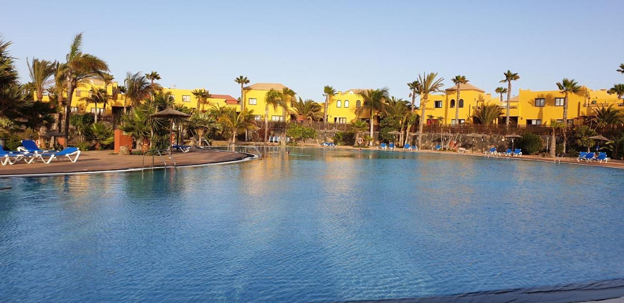 Tamarindo I piscinas de agua salada - fibra óptica Corralejo Exterior foto