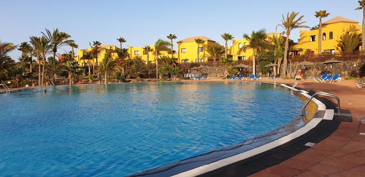 Tamarindo I piscinas de agua salada - fibra óptica Corralejo Exterior foto